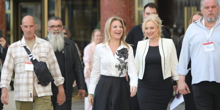 Μαρία Καρυστιανού: «Ελπίδα για τη Δημοκρατία» το όνομα του κόμματος – Δείτε LIVE την παρουσίαση