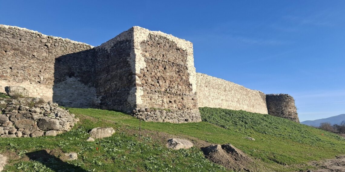 Το «ξεχασμένο» Κάστρο σε απόσταση μόλις 7 λεπτών από την Αριδαία – Έπεσαν εκατομμύρια και σχεδόν κανείς δεν το πήρε χαμπάρι