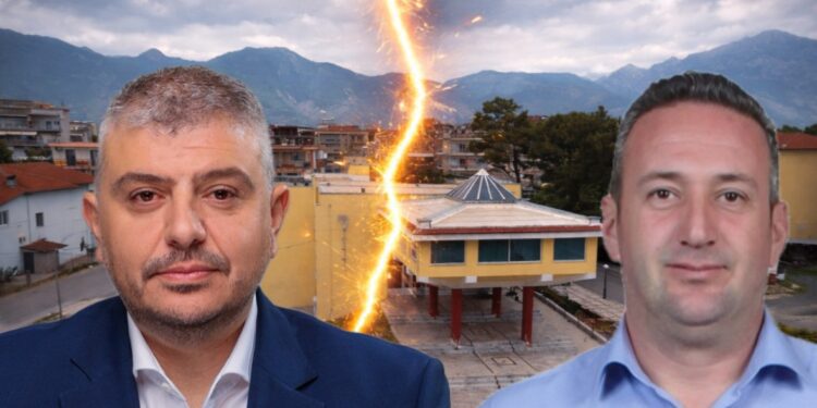Μπάτσης: «Στον 3ο χρόνο διοίκησης ακόμα τάζουνε» – Παρούτογλου: «Παραλάβαμε έναν Δήμο με χρέη 4,8 εκατ. ευρώ»