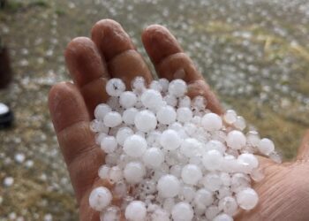 Αλμωπία: Η σφοδρή χαλαζόπτωση άφησε πίσω της εικόνες απόλυτης καταστροφής