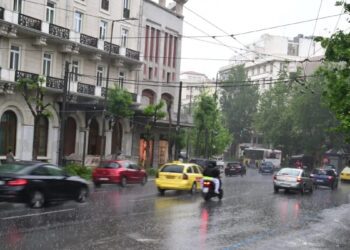 Καιρός: Ραγδαία επιδείνωση με ισχυρές βροχές και καταιγίδες – Σε πορτοκαλί συναγερμό πολλές περιοχές