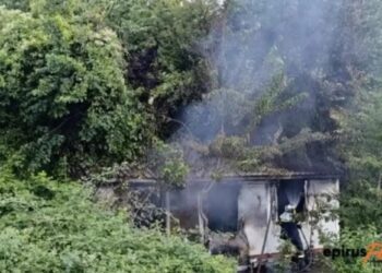 Οικογενειακή τραγωδία στην Κόνιτσα: Απανθρακώθηκαν τέσσερα ηλικιωμένα αδέρφια μετά από φωτιά σε κοντέινερ