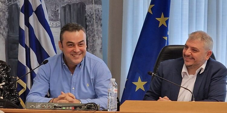Ο Αντιδήμαρχος Τάσος Θεοδωρίδης δίνει τα εύσημα στην Τεχνική Υπηρεσία του Δήμου Αλμωπίας