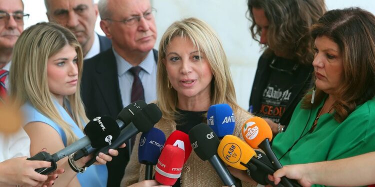 «Θέλουν να σπείρουν τη διχόνοια»: Η αντίδραση της Καρυστιανού μετά τις αποχωρήσεις