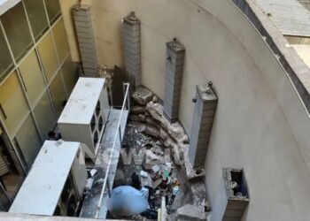Θρίλερ στη Θεσσαλονίκη: Εντοπίστηκε πτώμα σε φωταγωγό, εξετάζονται όλα τα ενδεχόμενα