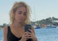 Η Δούκισσα Νομικού με μαύρο μπικίνι – Δείτε τις ολόσωμες φωτογραφίες της