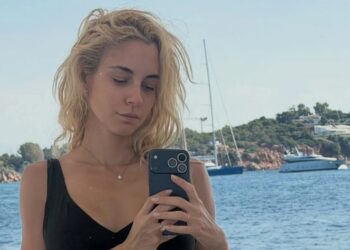 Η Δούκισσα Νομικού με μαύρο μπικίνι – Δείτε τις ολόσωμες φωτογραφίες της