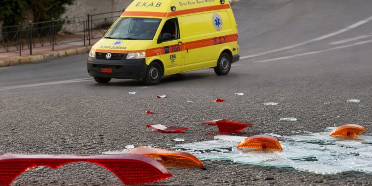 Αλμωπία: Σύγκρουση οχημάτων με τρεις τραυματίες έξω από τον Μεγαπλάτανο