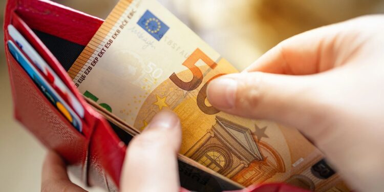 Ποιοι θα δουν χρήματα στους λογαριασμούς τους από τις 13 έως τις 17 Ιουλίου
