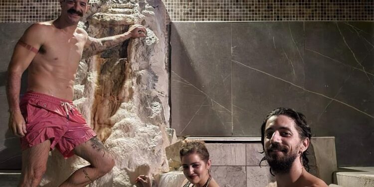 Η «Οικογένεια Τσεκμέ» έκανε στάση στα Λουτρά Πόζαρ