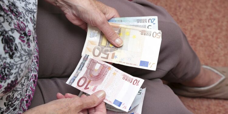 Πότε θα πληρωθούν οι συντάξεις Αυγούστου και Σεπτεμβρίου