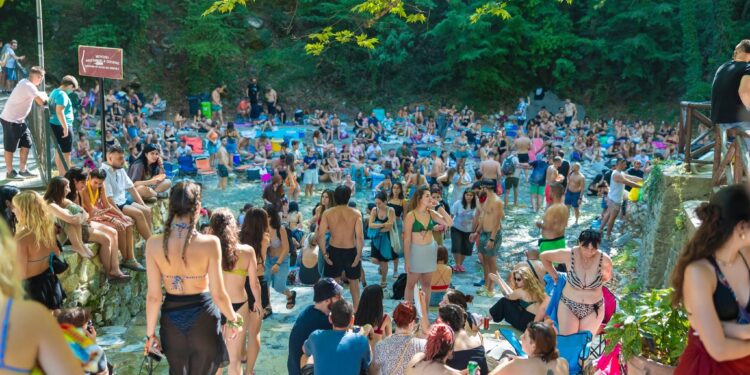 Ξεκινά σήμερα το Φεστιβάλ Πόζαρ – Τέσσερις ημέρες μουσικής στα Λουτρά, αναλυτικά το πρόγραμμα