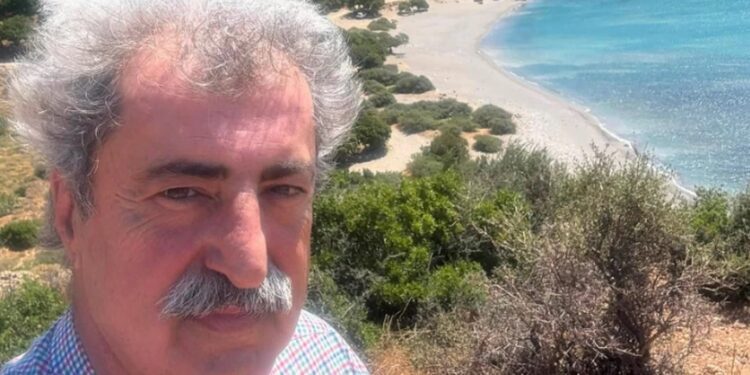Αποσύρεται από τη διεκδίκηση της ηγεσίας του ΣΥΡΙΖΑ ο Πολάκης – Τα χαιρετίσματα από τα Σφακιά και η μαντινάδα