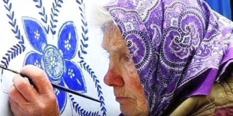 Η 90χρονη που μετέτρεψε το χωριό της σε ανοιχτή γκαλερί τέχνης