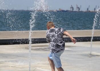 Καιρός: «Καμίνι η χώρα», στους 43 βαθμούς η θερμοκρασία την Τετάρτη – Έκτακτο δελτίο από την ΕΜΥ