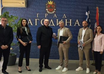 Υπογραφή Συμφωνίας Συνεργασίας μεταξύ του Δήμου Αλμωπίας και του Δήμου Γιαγκόντινα – Νέα προοπτική για την τουριστική και πολιτιστική ανάπτυξη