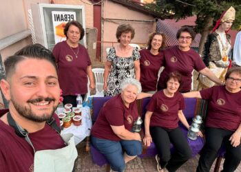 Με επιτυχία πραγματοποιήθηκε ο καλοκαιρινός χορός της Ιστορικής & Λαογραφικής Εστίας Αλμωπίας «Αλησμόνητες Πατρίδες»