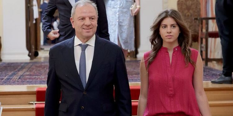 Δεν πήγε μόνος στο Προεδρικό! Η κίνηση του Διονύση Σταμενίτη που συζητήθηκε και κέρδισε τις εντυπώσεις