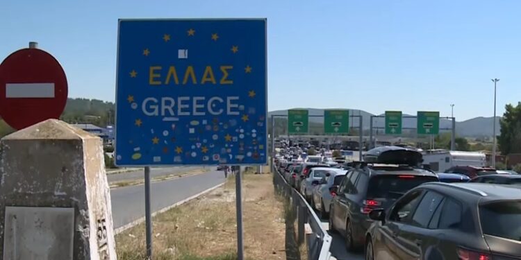Ουρές χιλιομέτρων στους Ευζώνους: Τι συμβαίνει στα σύνορα – Τι πρέπει να γνωρίζουν όσοι ταξιδεύουν προς Σκόπια και Ευρώπη