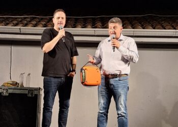 Ο Αλέξανδρος Τσουβέλας χάρισε απινιδωτή στο Δήμο Πέλλας