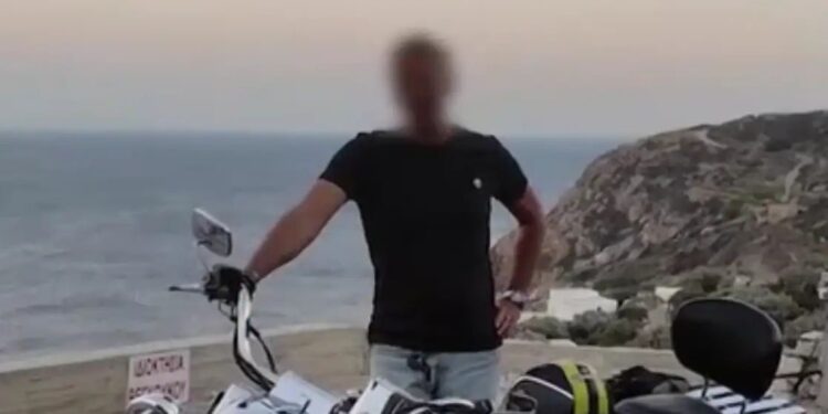 Η απόλυτη ανατροπή στο Αίγιο: Η ΕΛ.ΑΣ. εξετάζει η μητέρα να σκότωσε τον γιο και να αυτοκτόνησε