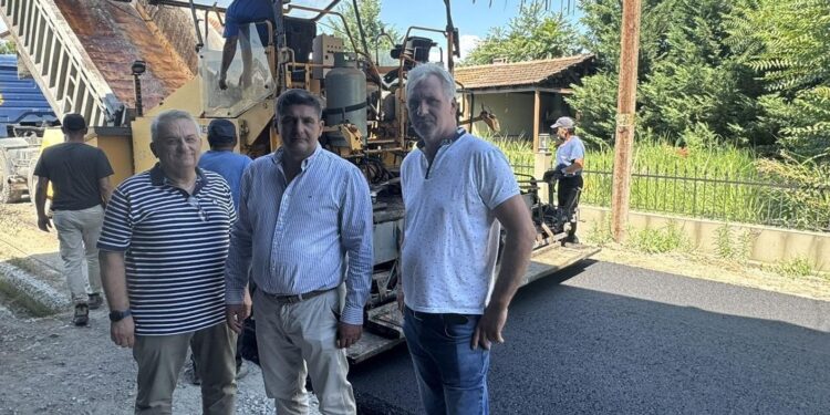 Συνεχίζονται οι ασφαλτοστρώσεις σε οικισμούς του Δήμου Πέλλας
