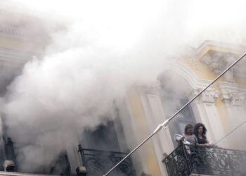 Δύο συλλήψεις και ένα ένταλμα για τον εμπρησμό στη Marfin το 2010 – Είχαν σκοτωθεί τρεις εργαζόμενοι