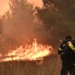 Εκτός ορίων η φωτιά στο Ρέθυμνο με τους δύο νεκρούς πυροσβέστες – Εκκενώνονται χωριά και σκάφη φτάνουν στις παραλίες για τον κόσμο
