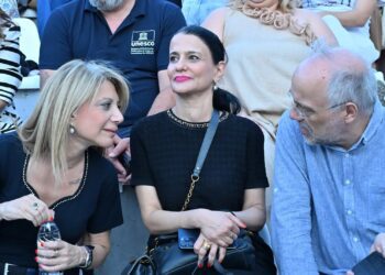 Επίθεση Αυγερινού σε Καρυστιανού και Γρατσία: «Εξαρχής “γυμνές” οι δύο αυτοκόλλητες βασίλισσες»