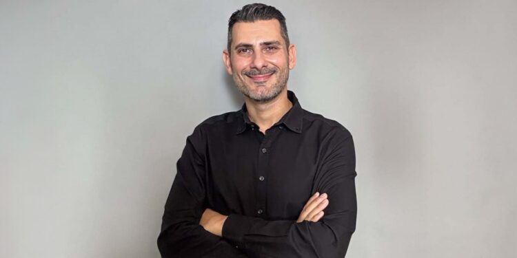 Ο Χρήστος Γεωργοκωστόπουλος γράφει ιστορία: Ο πρώτος κωφός διδάκτορας στις Θεωρητικές Επιστήμες στην Ελλάδα