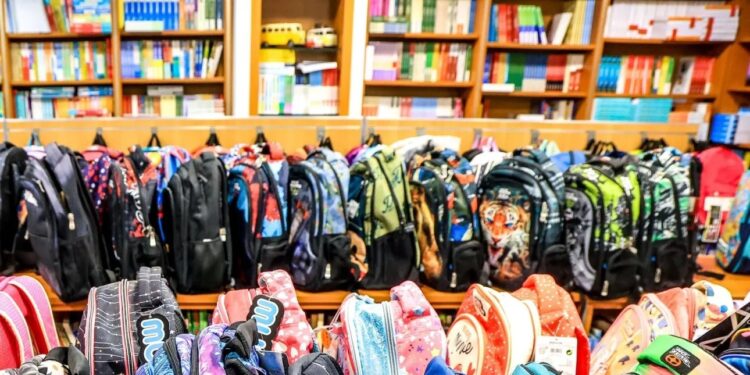 Πόσο θα κοστίσει φέτος η τσάντα του μαθητή – Από 100 έως 120 ευρώ για τα σχολικά είδη