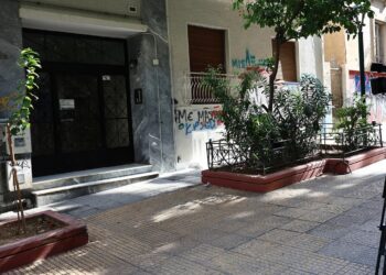 Κατακρεούργησαν το βρέφος στην Κυψέλη – Ο ιατροδικαστής βρήκε πάνω από 10 μαχαιριές στην πλάτη του