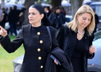 Έφυγαν οι συνεργάτες, μένει η Μαρία Καρυστιανού – Η επόμενη μέρα για την «Ελπίδα για τη Δημοκρατία»