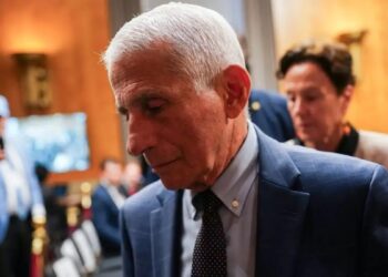 Άντονι Φάουτσι: Οι έγκυες δεν είχαν συμπεριληφθεί στις αρχικές κλινικές δοκιμές των εμβολίων κατά του κορονοϊού