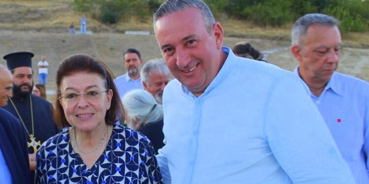 Η παράταξη του Χρήστου Μπάτση στα εγκαίνια του Κάστρου Μογλενών – Τί είπαν στη σύντομη συνομιλία με τη Λίνα Μενδώνη