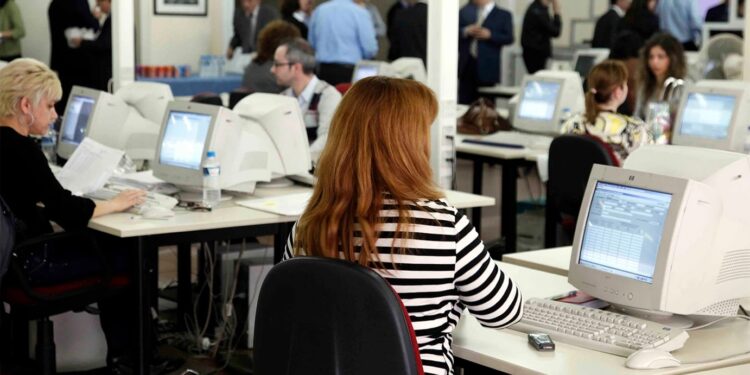 ΣτΕ: «Όχι» στην επαναφορά των δώρων στους δημοσίους υπαλλήλους