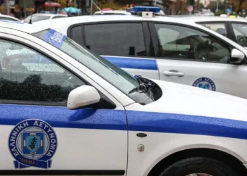 Θρίλερ στη Νέα Σμύρνη: Δύο νεκροί από πυροβολισμούς σε είσοδο πολυκατοικίας