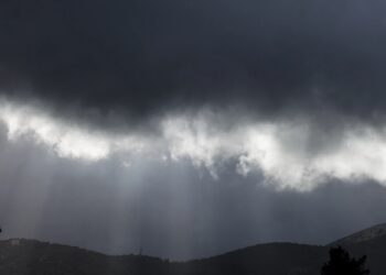 Έκτακτο δελτίο επιδείνωσης του καιρού – Πορτοκαλί προειδοποίηση για ισχυρές βροχές και καταιγίδες
