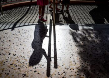 Στο νοσοκομείο η δασκάλα που φέρεται να φώναζε σε μαθητές νηπιαγωγείου – Δέχτηκε σοβαρά χτυπήματα στο πρόσωπο και στο κεφάλι