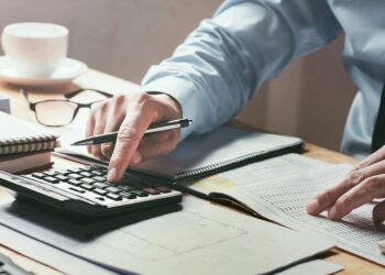 Χρέη σε Εφορία και Ταμεία: Ποιοι και πώς μπορούν να ενταχθούν στις 120 δόσεις – Παραδείγματα