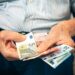 Έρχεται επίδομα 400 ευρώ για συνταξιούχους και δικαιούχους ΟΠΕΚΑ – Ποιοι θα δουν χρήματα στους λογαριασμούς τους