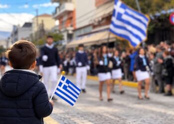 Όταν τελειώνουν οι παρελάσεις, αρχίζει η πραγματική ευθύνη της μνήμης