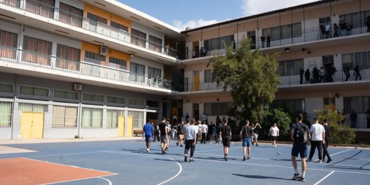 Σχολεία: Οι μαθητές λένε «Ως εδώ» και προχωρούν σε καταλήψεις και κινητοποιήσεις την Πέμπτη
