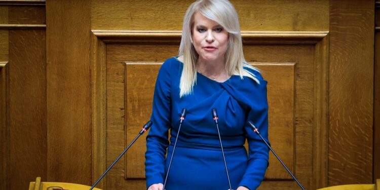 Θ. Τζάκρη: «Νομοσχέδιο πλυντήριο των εξωχώριων funds»
