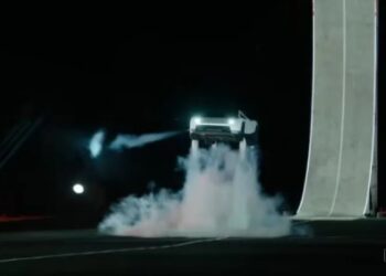 Tesla Roadster: Το ηλεκτρικό supercar που πετάει και πιάνει τα 97 χλμ/ώρα σε λιγότερο από 1 δευτερόλεπτο