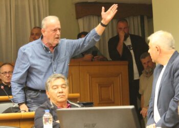 «Βόμβες» Παρούτογλου κατά Σαββίδη: «Σχεδίαζε την ανατροπή μου» – Νέα σφοδρή σύγκρουση στο Δημοτικό Συμβούλιο Αλμωπίας