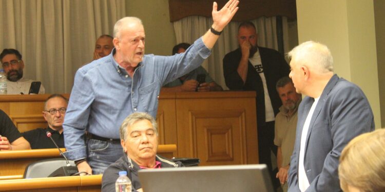 «Βόμβες» Παρούτογλου κατά Σαββίδη: «Σχεδίαζε την ανατροπή μου» – Νέα σφοδρή σύγκρουση στο Δημοτικό Συμβούλιο Αλμωπίας