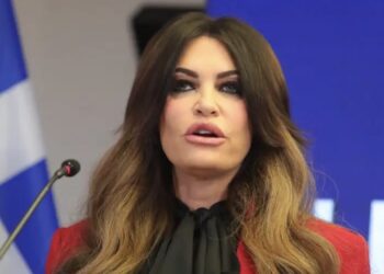Ο Λευκός Οίκος ζήτησε από την Κίμπερλι Γκίλφοϊλ να παραιτηθεί